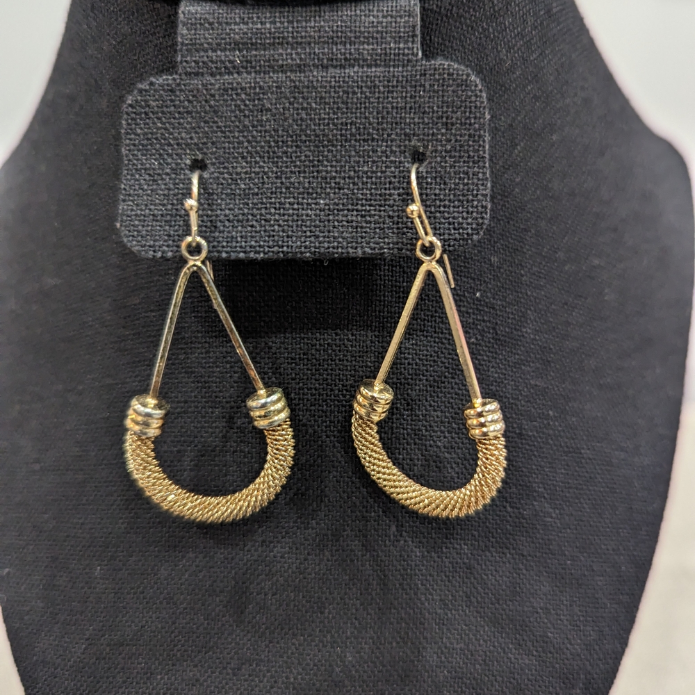 Elegant Gold Hoop Earrings